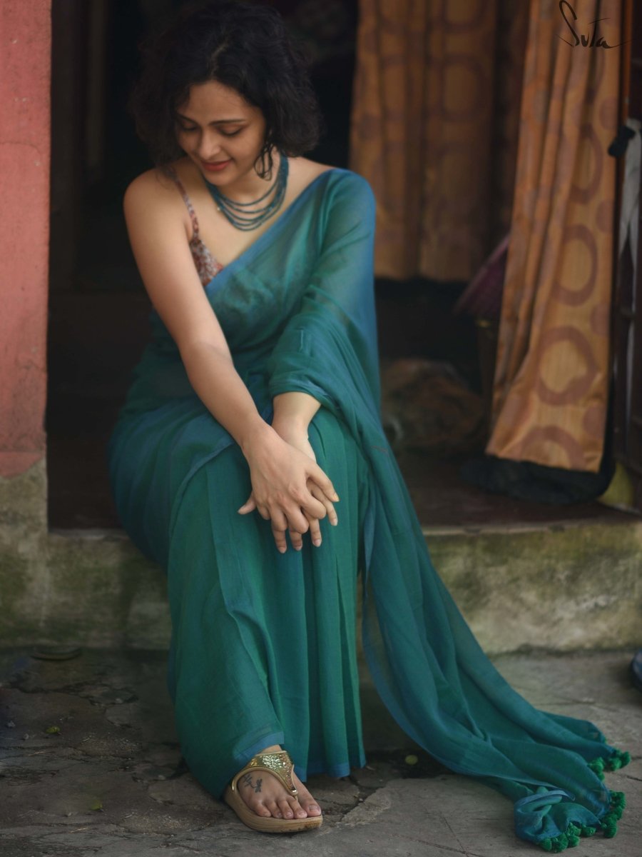 Suta - Mul khesh: Teal and pink: Cotton made in heaven- When artisans cant  sell their cotton sarees they tear them off into fine cotton shreds and  weave them into another cotton